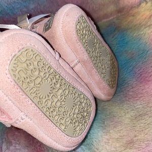 Light pink baby girl Uggs size 0/1 (0-3 months)